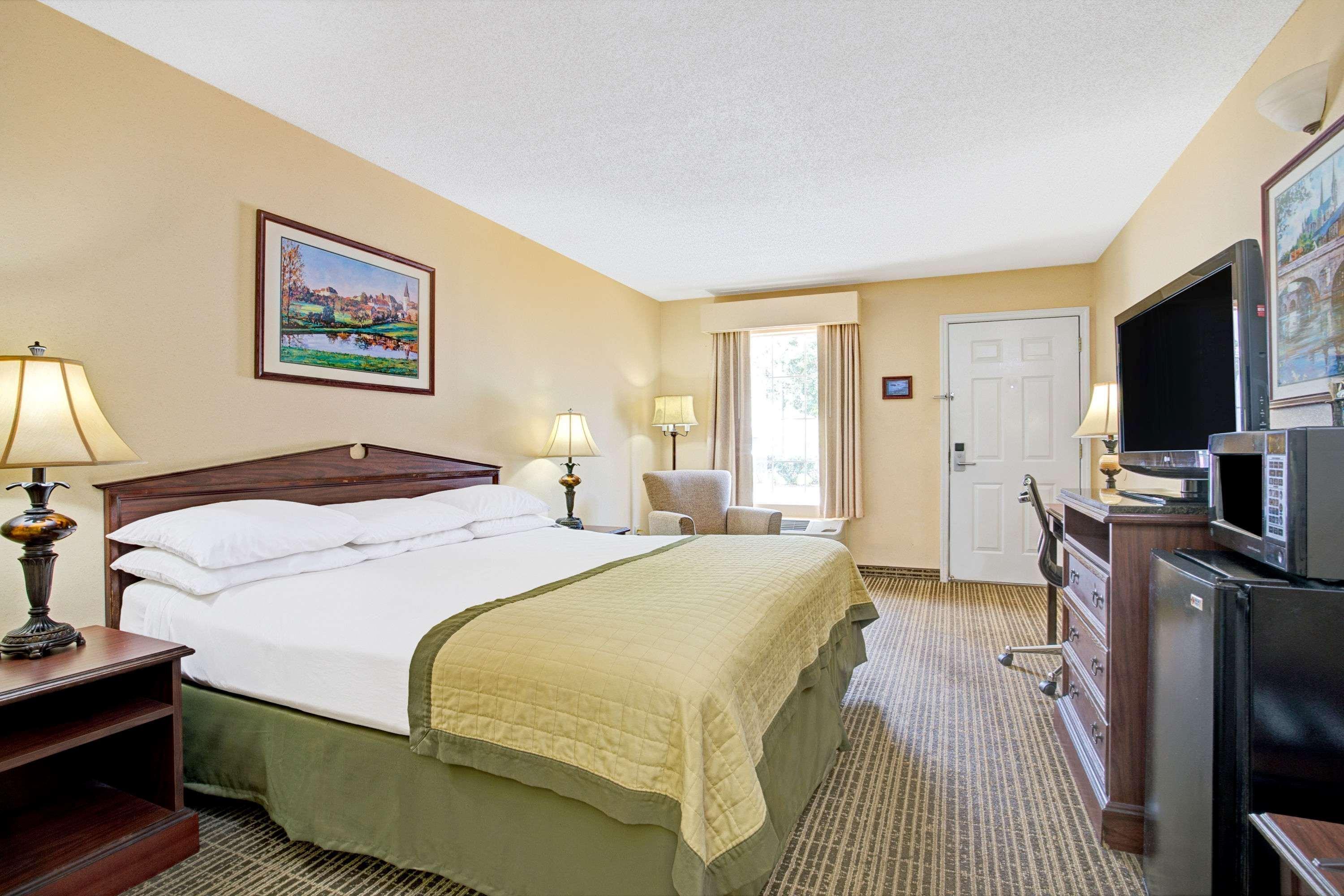 Baymont By Wyndham Smithfield Hotel Exterior foto