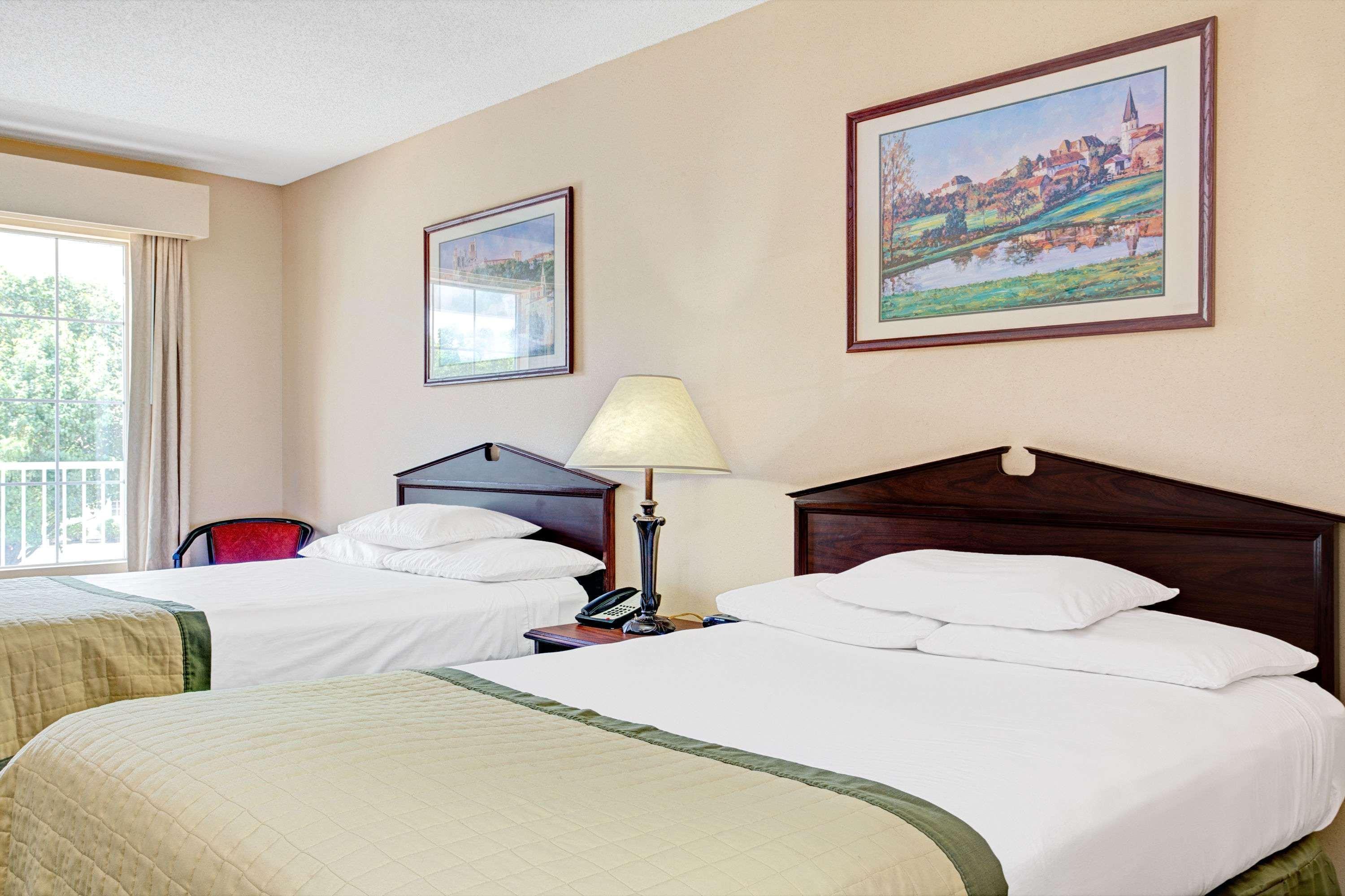 Baymont By Wyndham Smithfield Hotel Exterior foto