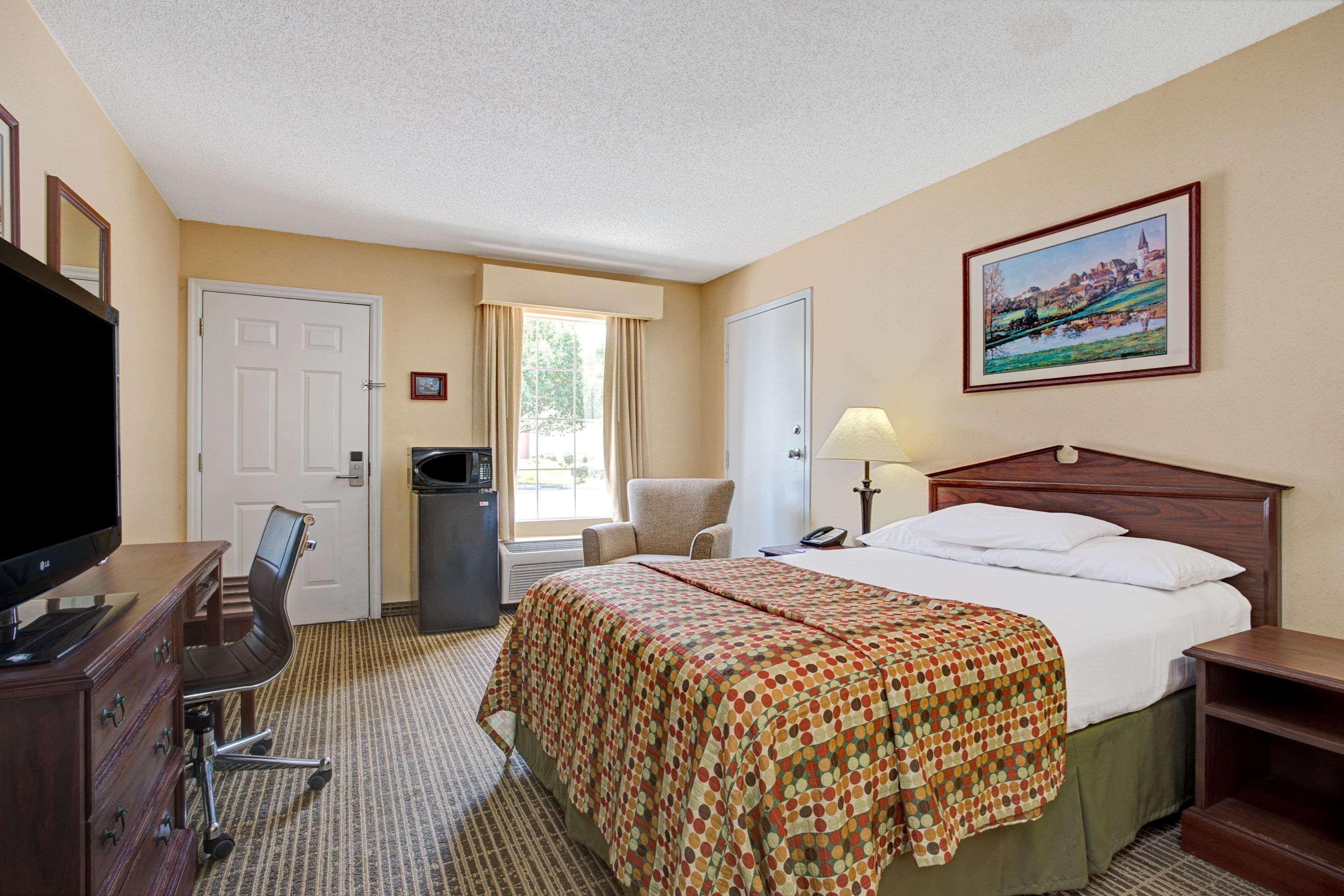 Baymont By Wyndham Smithfield Hotel Exterior foto